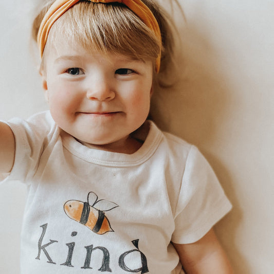 graphic tee | bumble bee kind