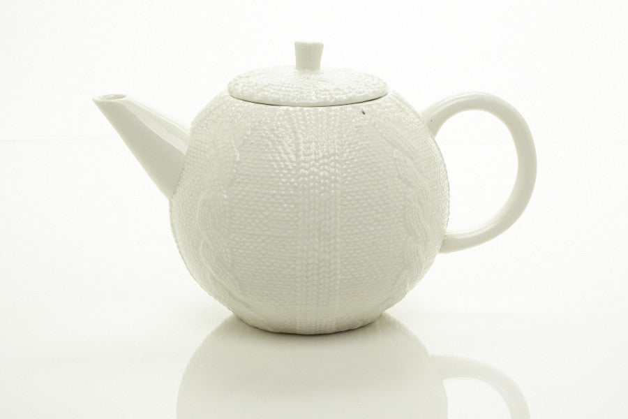 WHITE TEAPOT 40 OZ.