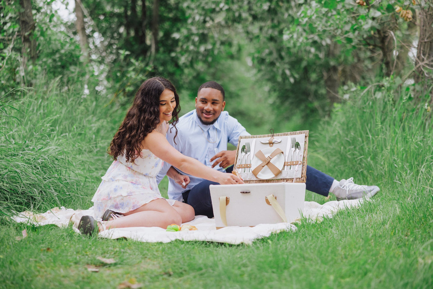 Lemongrove Picnic Basket for 2