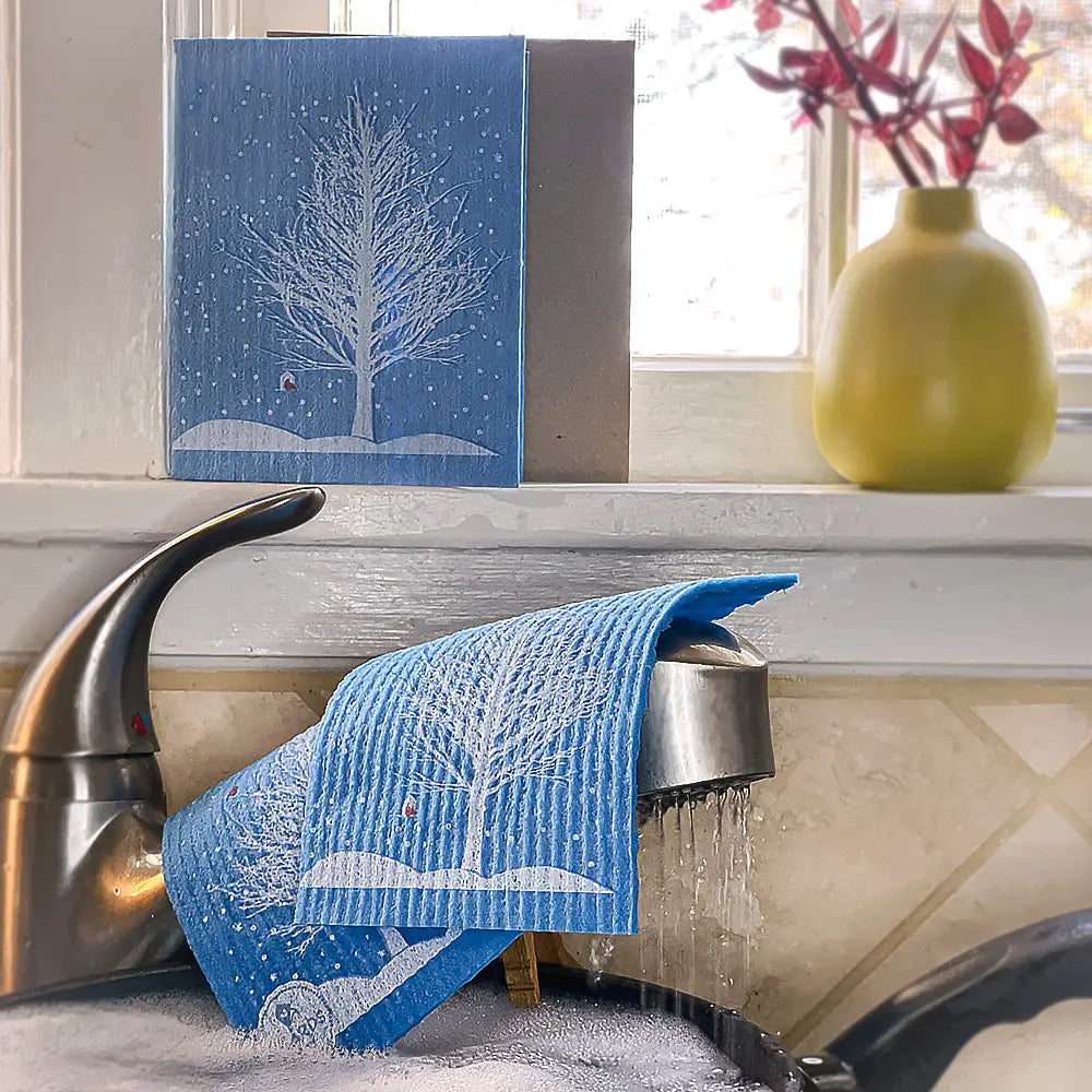 Snowy Red Cardinal – Greeting Turns Into a Swedish Sponge Cloth | Soak iT Up Clard®